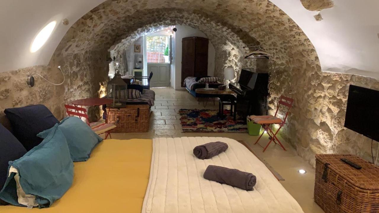 La Villageoise, Chambre Troglodyte Pitoresque Au Coeur Du Village Rognes Esterno foto